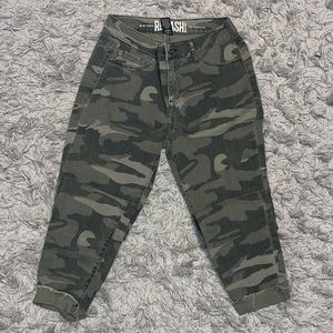 Women’s camouflage skinny jeans (juniors size 5)